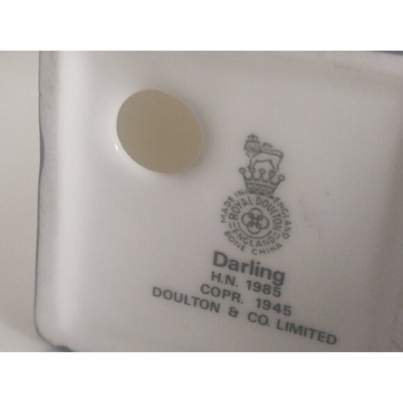 Vintage Royal Doulton Figurine "Darling" 5 1/4" tall H.N. 1985 by Charles Vyse - Picture 5 of 9